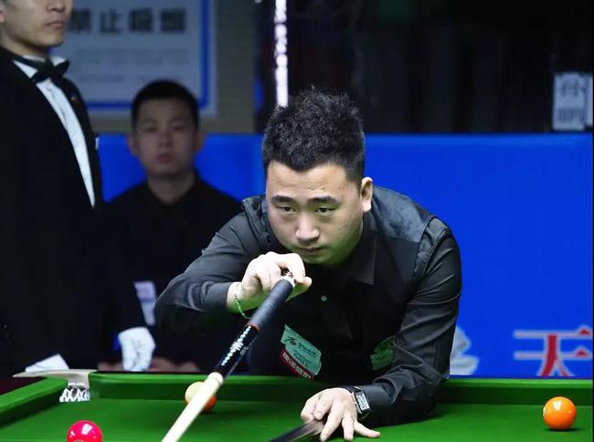 滑雪运动的 滑雪运动的